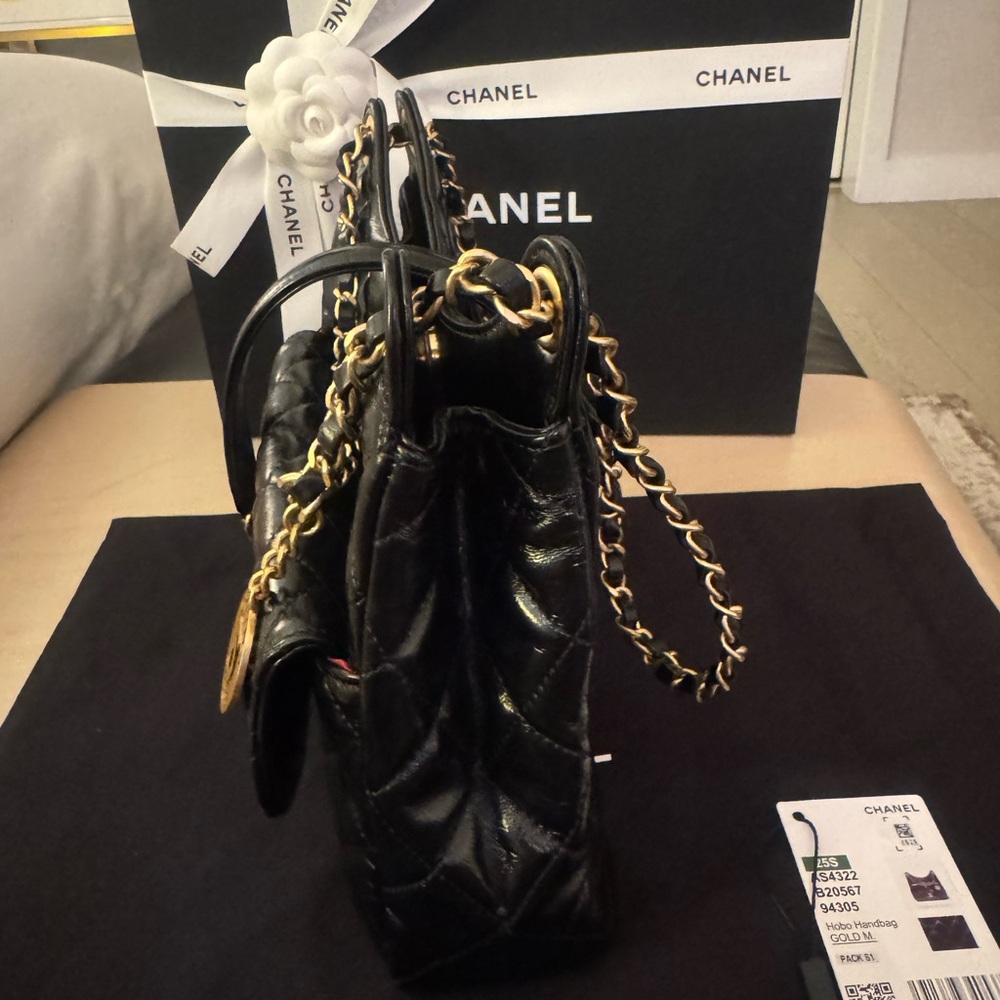 Chanel Hobo Handbag AS4322 - Picture 5 of 11